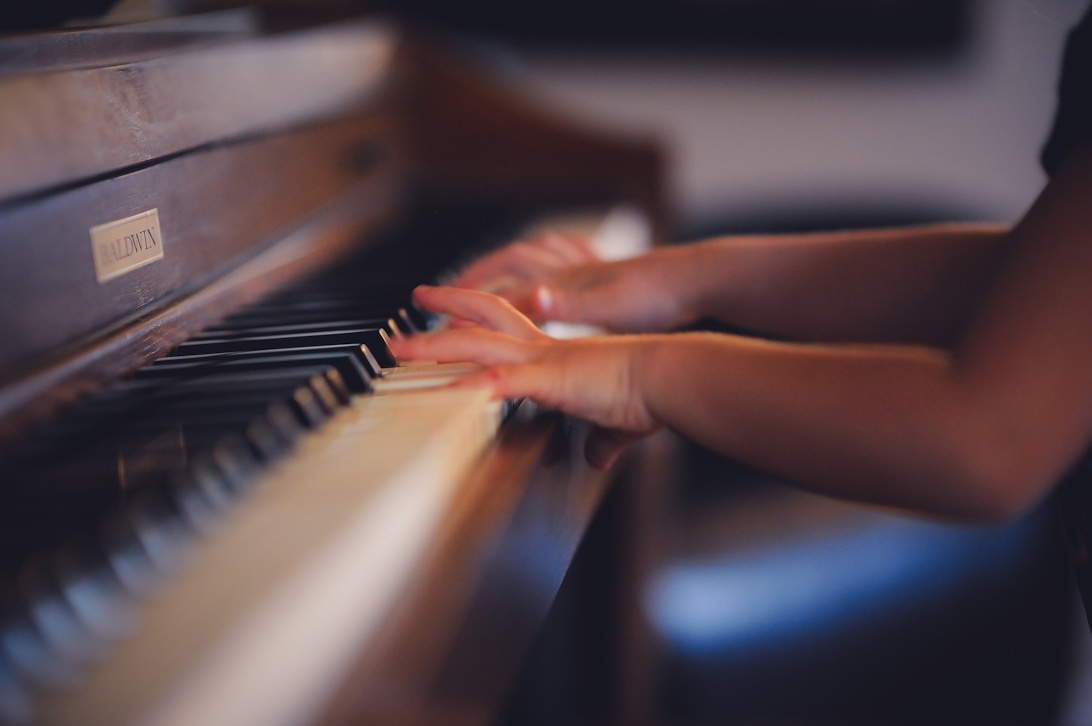 resized_music_therapy_session_tq7RtEvezSY_2